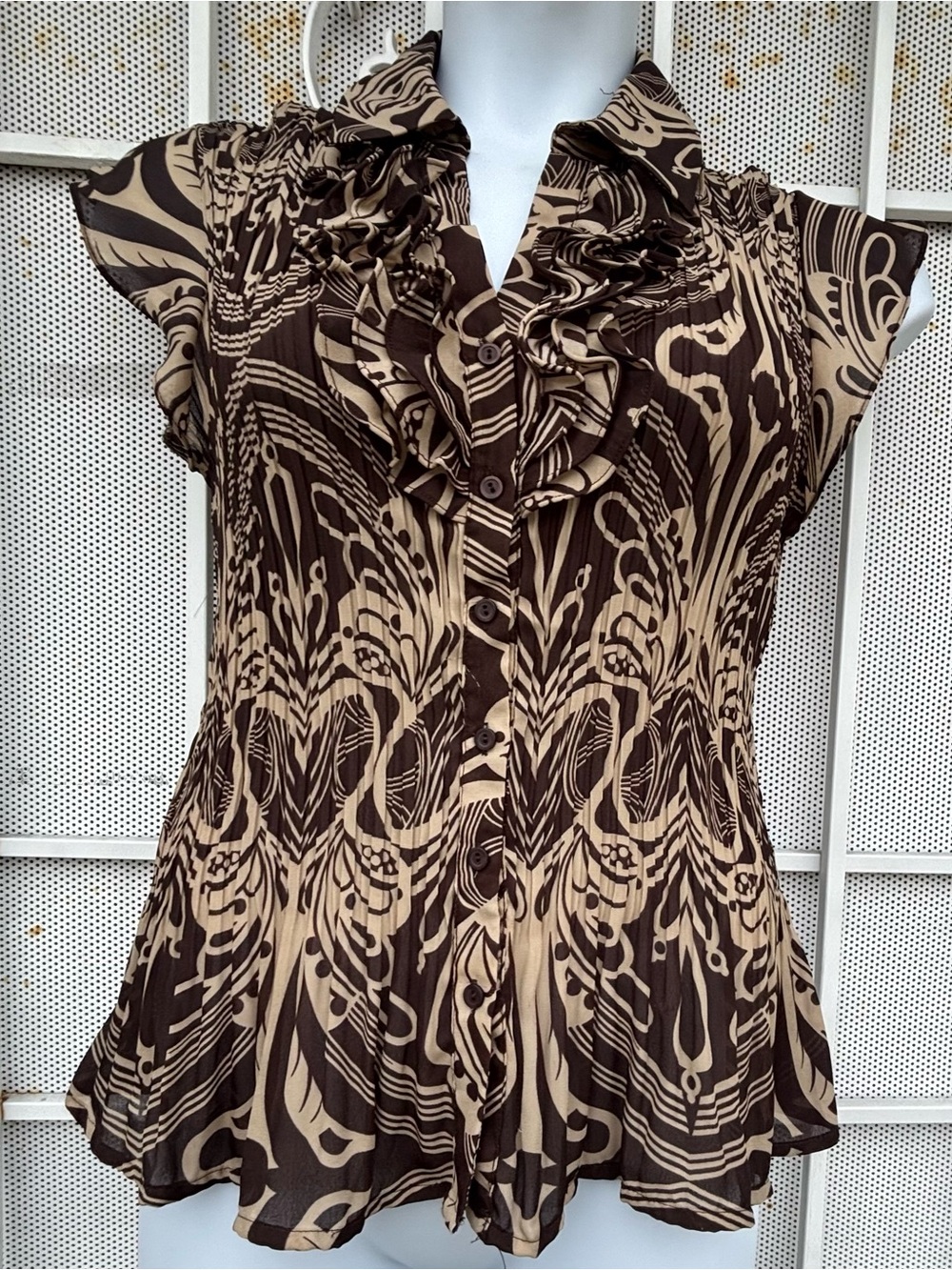 Sunny Leigh XL Accordion Pleat Abstract Blouse – Brown Tan Ruffle Collar button